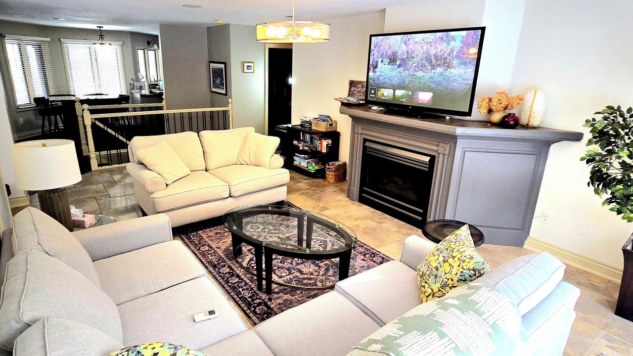 Photo of Livingroom in Grand Bend