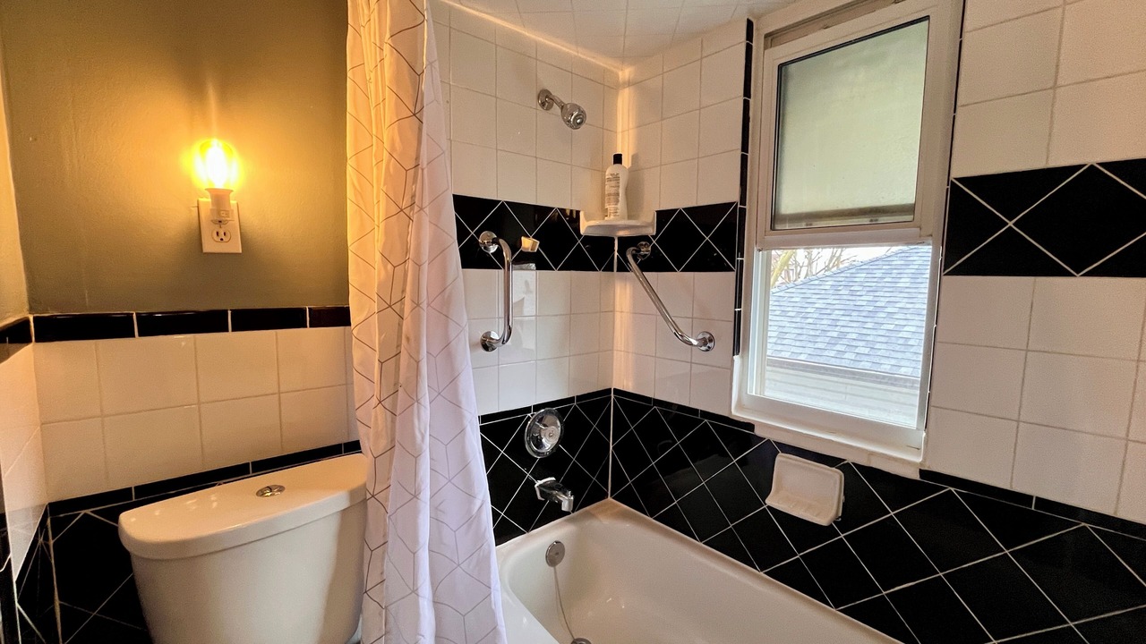 Photo of Bathroom in Bridgeview