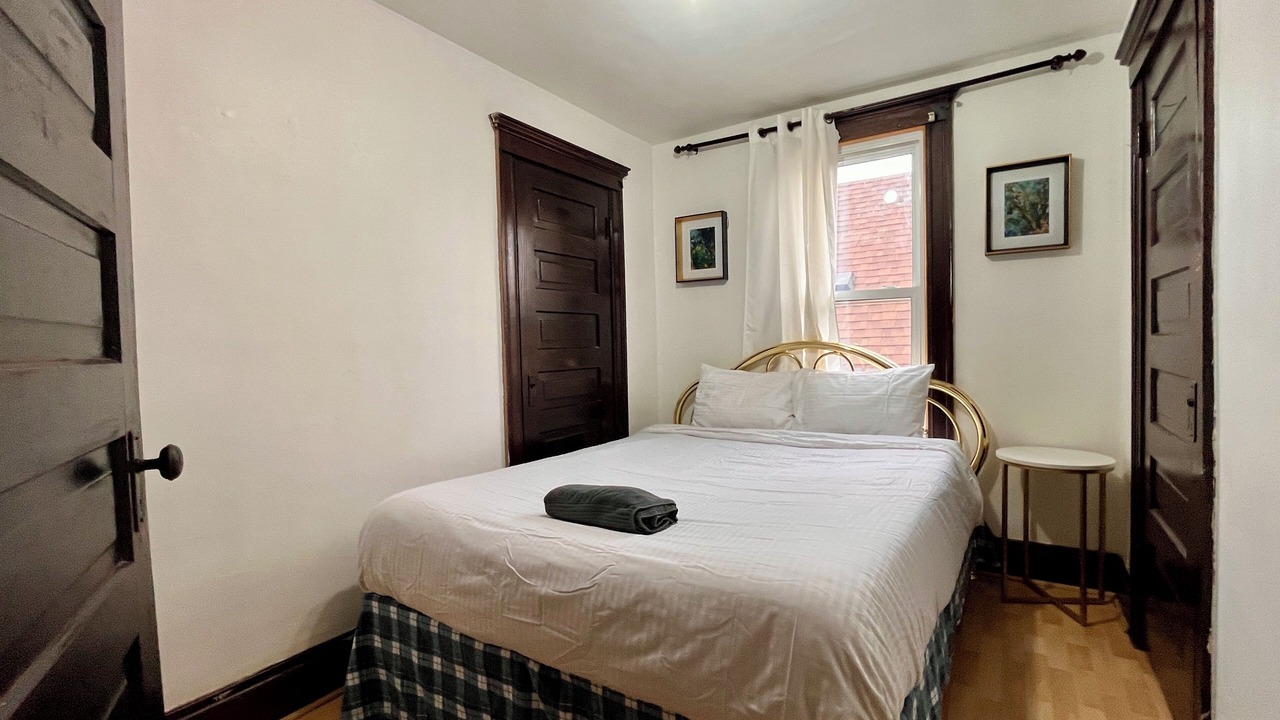 Photo of Bedroom in Bridgeview
