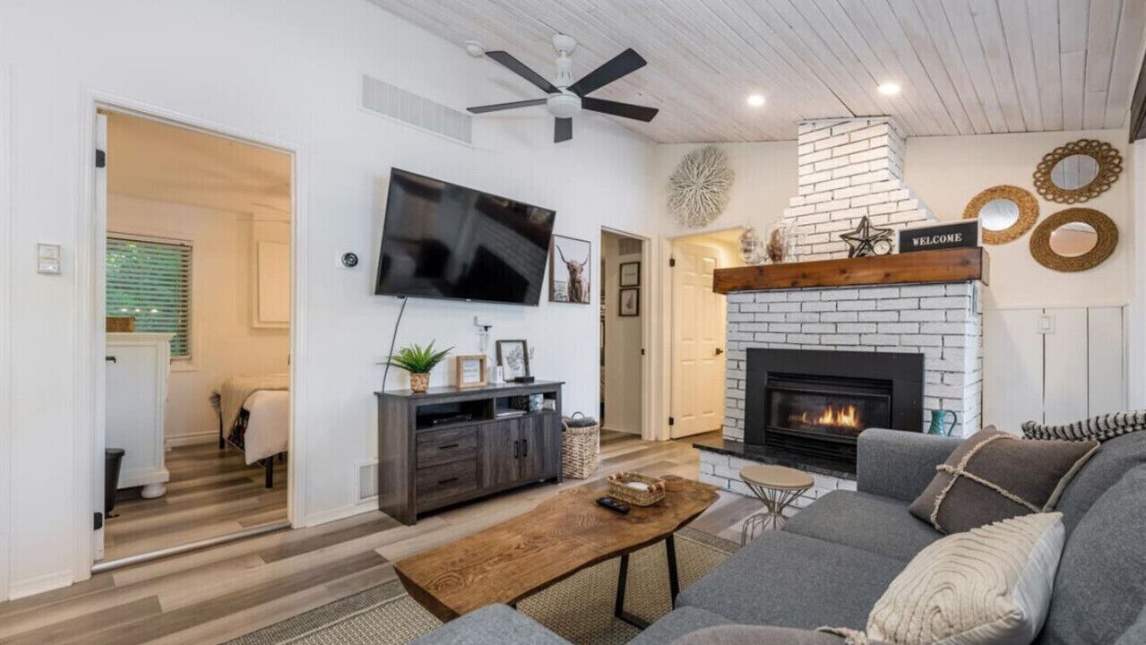 Photo of Livingroom in Tiny