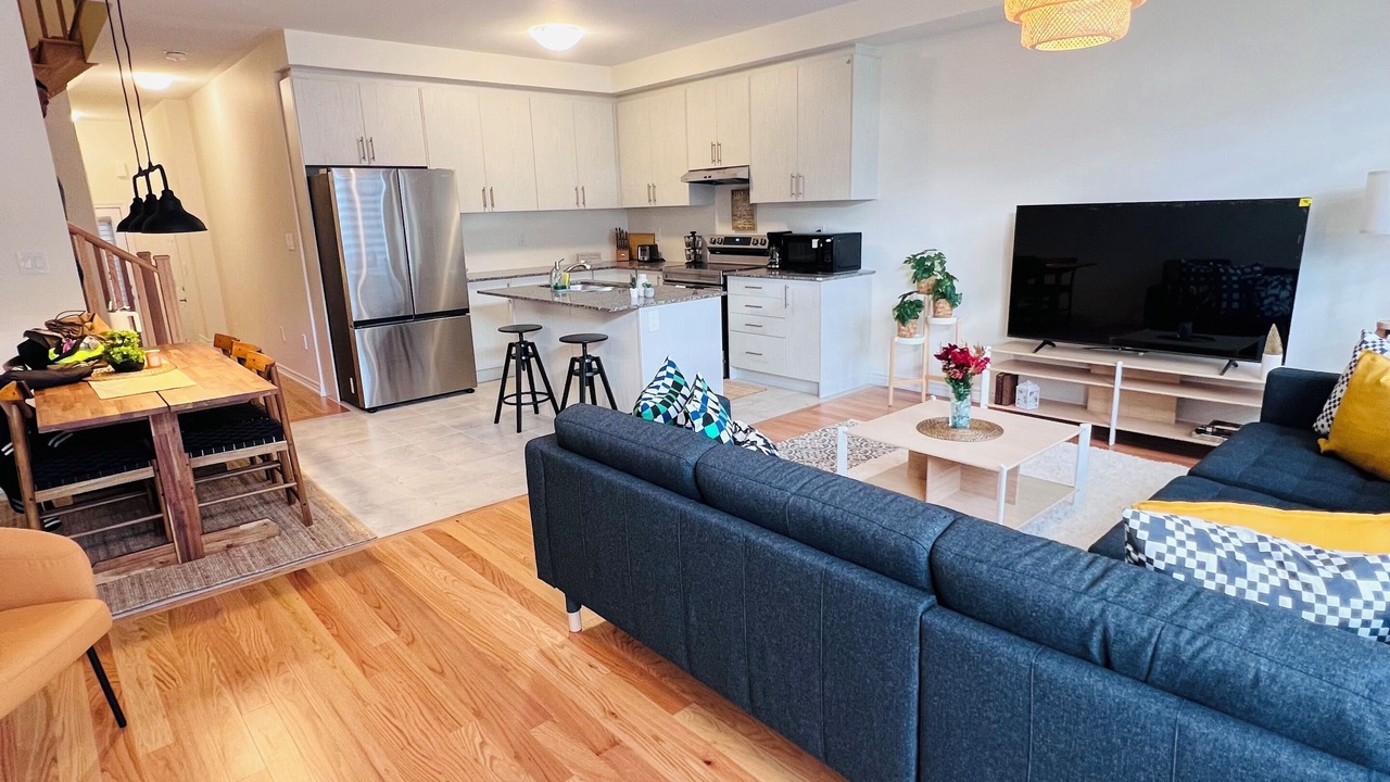 Photo of Livingroom in Durham Region