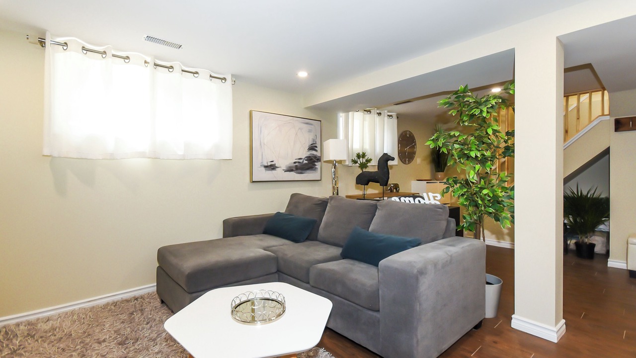 Photo of Livingroom in Ottawa Division