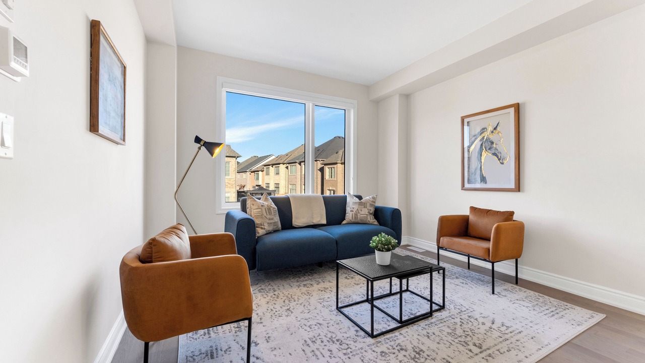 Photo of Livingroom in Oakville