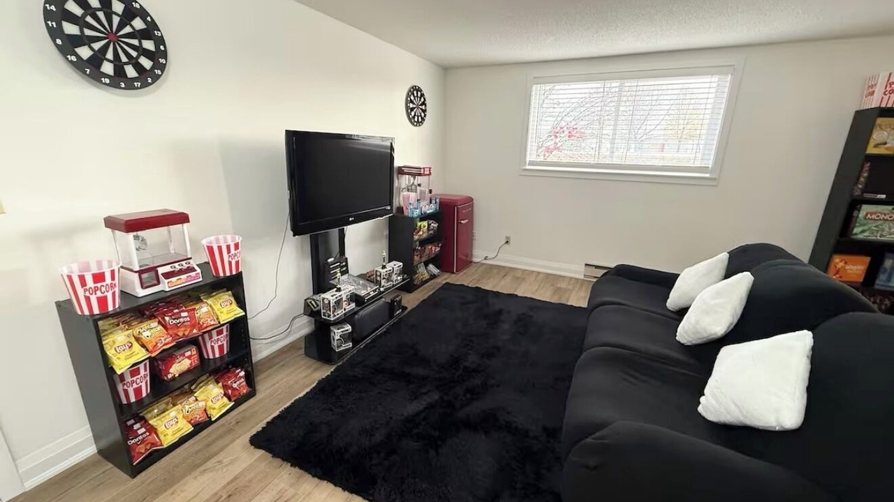 Photo of Livingroom in Port Dover