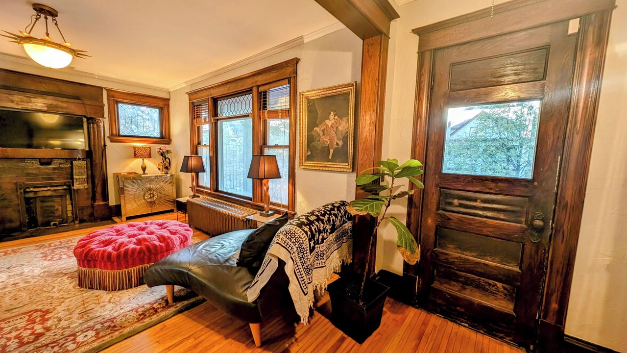Photo of Livingroom in Uptown