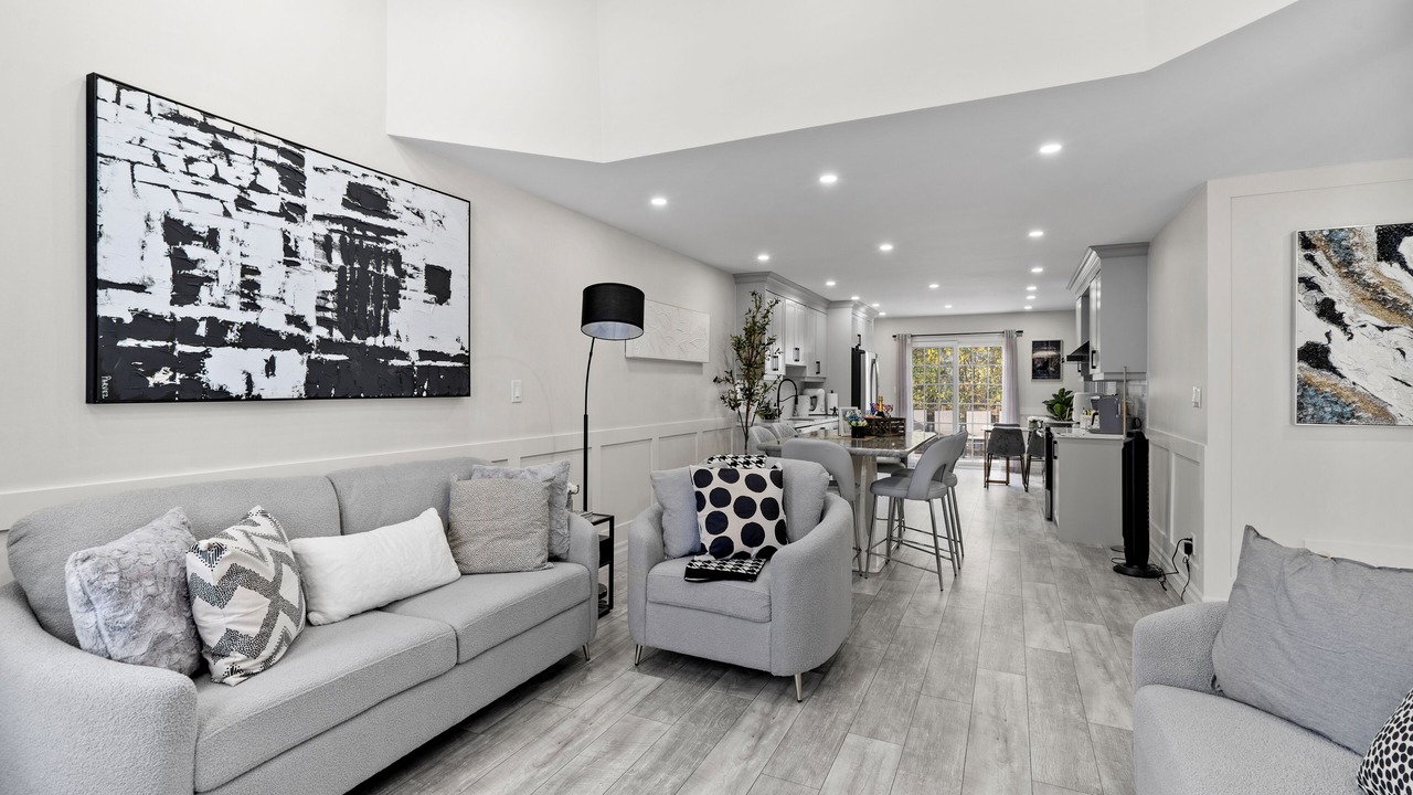 Photo of Livingroom in Bowmanville