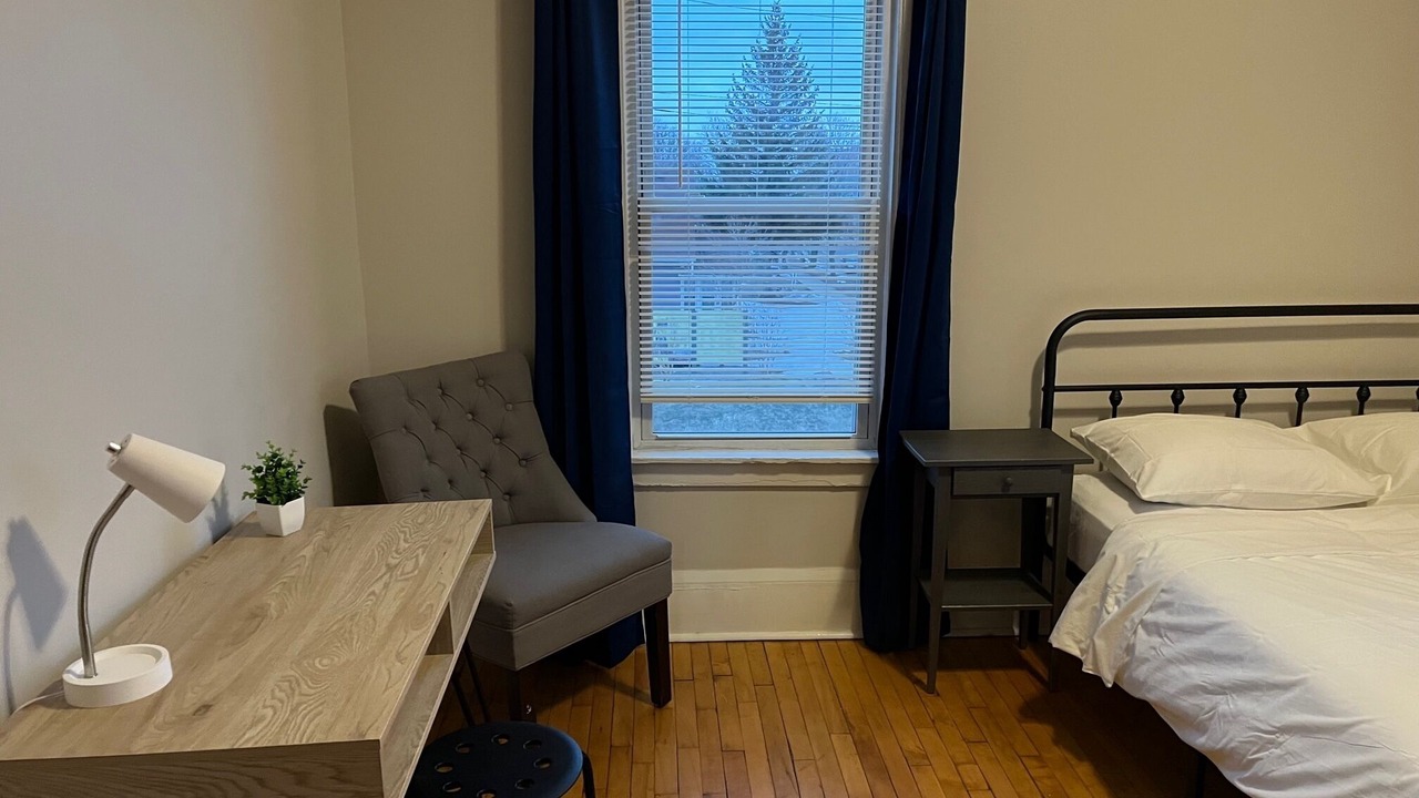 Photo of Bedroom in Summit - University