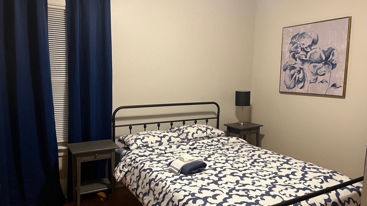 Photo of Bedroom in Summit - University
