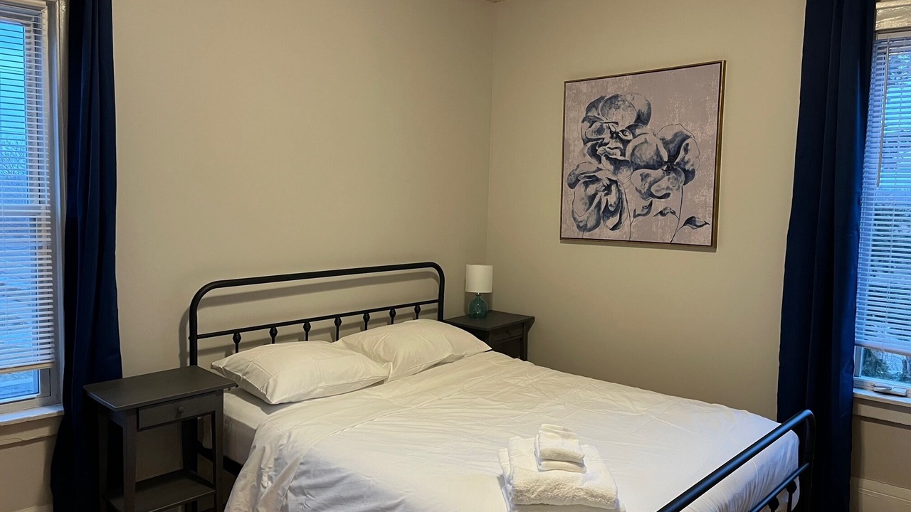 Photo of Bedroom in Summit - University