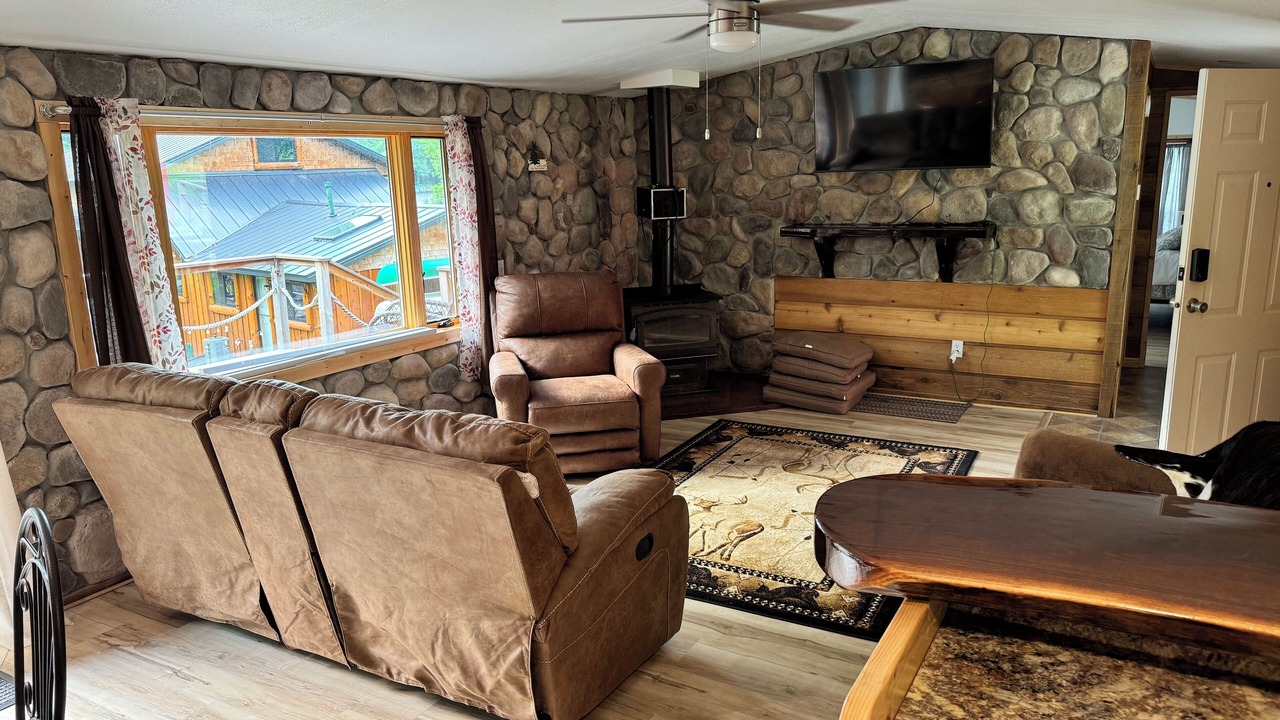 Photo of Livingroom in Kettle River