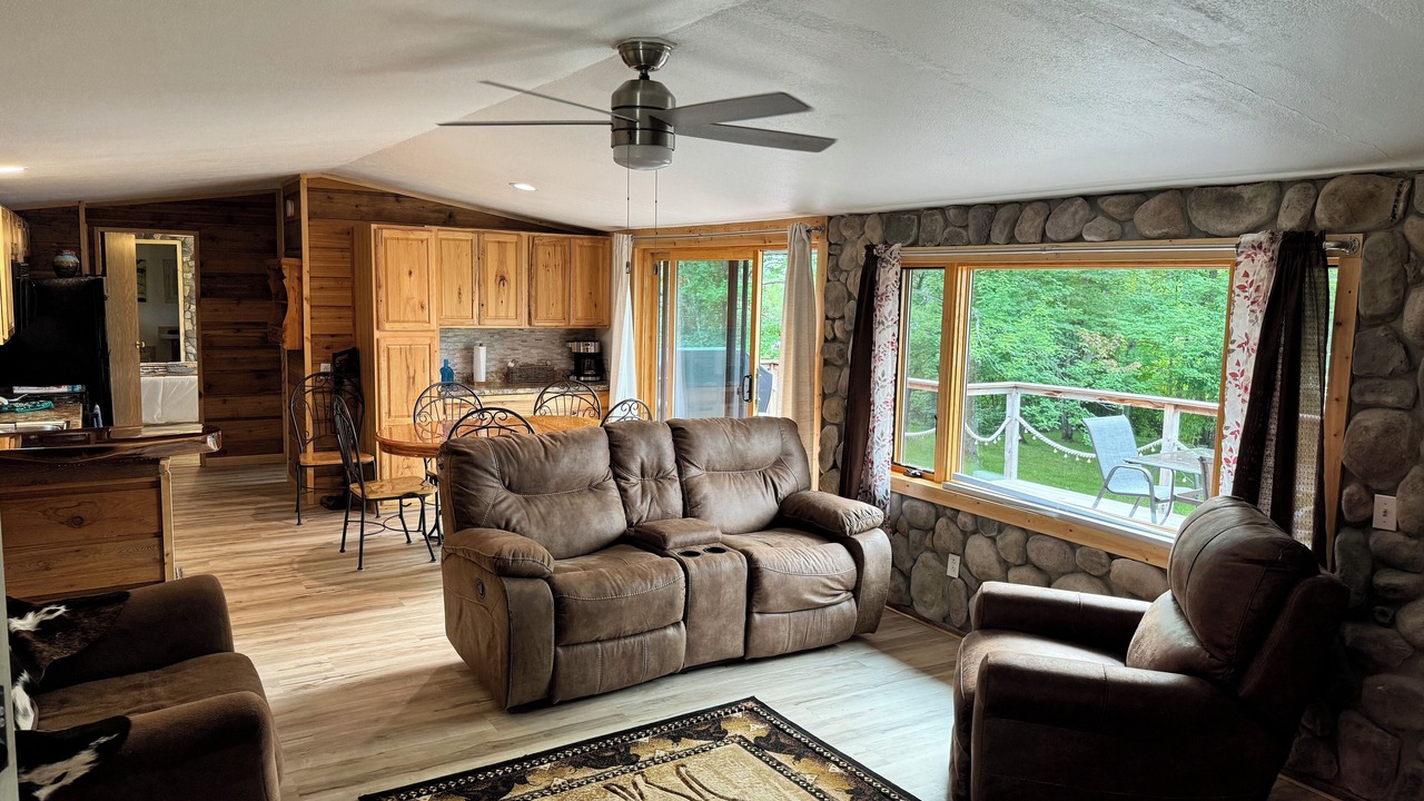 Photo of Livingroom in Kettle River
