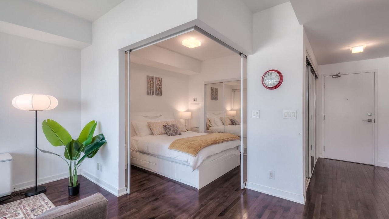 Photo of Bedroom in Toronto Entertainment District