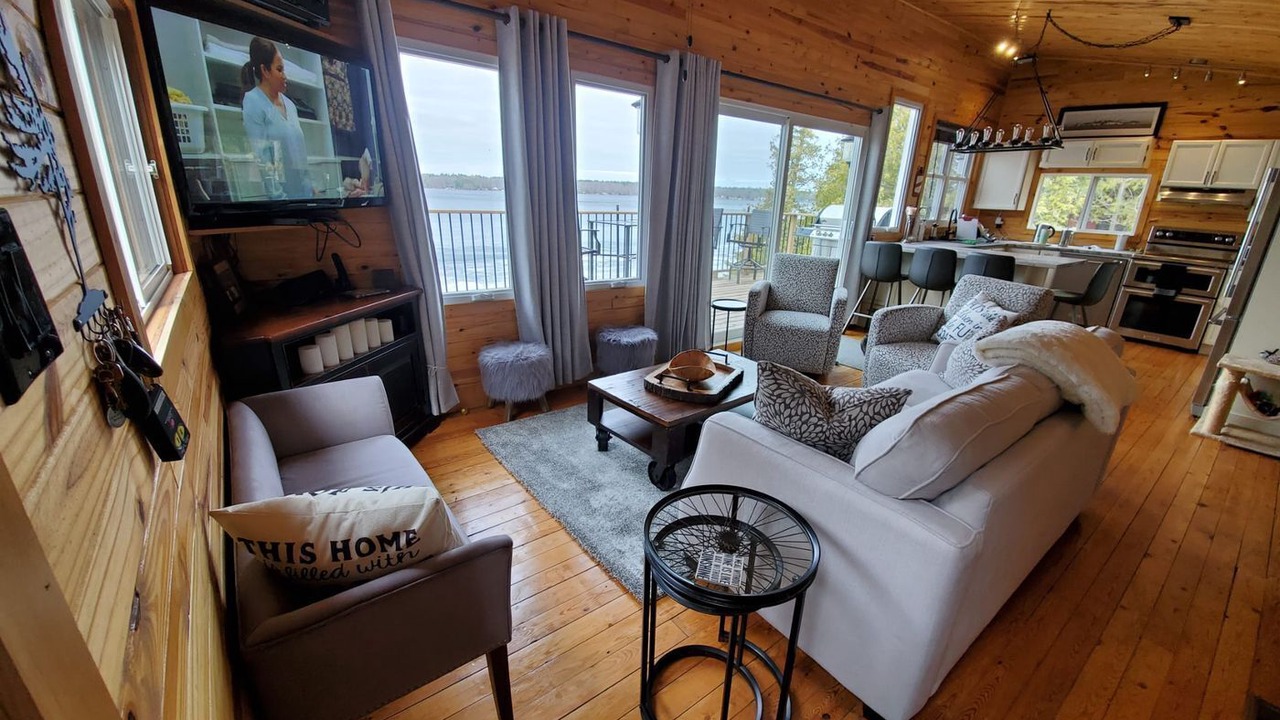 Photo of Livingroom in Deer Bay