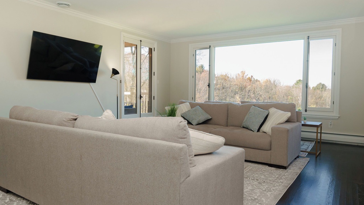 Photo of Livingroom in Ancaster
