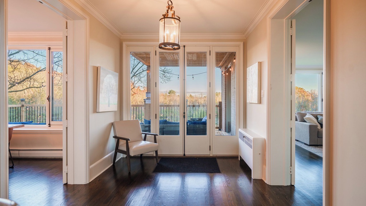 Photo of Livingroom in Ancaster