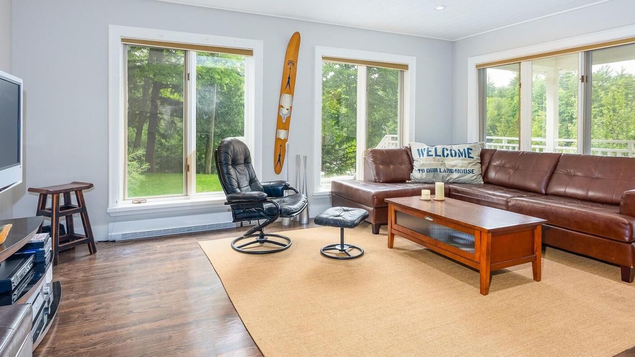 Photo of Livingroom in Muskoka Lakes