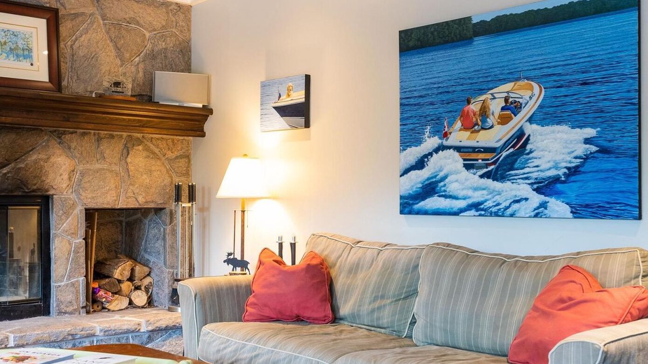 Photo of Livingroom in Muskoka Lakes