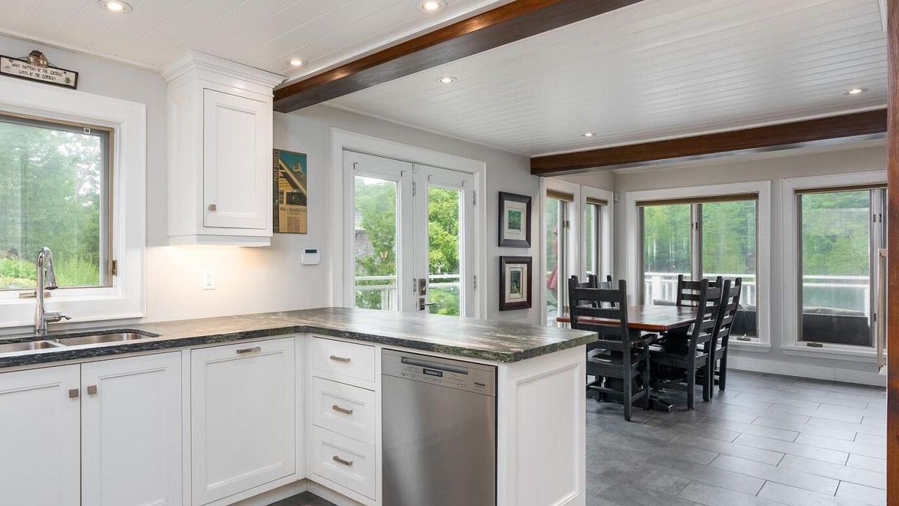 Photo of Kitchen in Muskoka Lakes