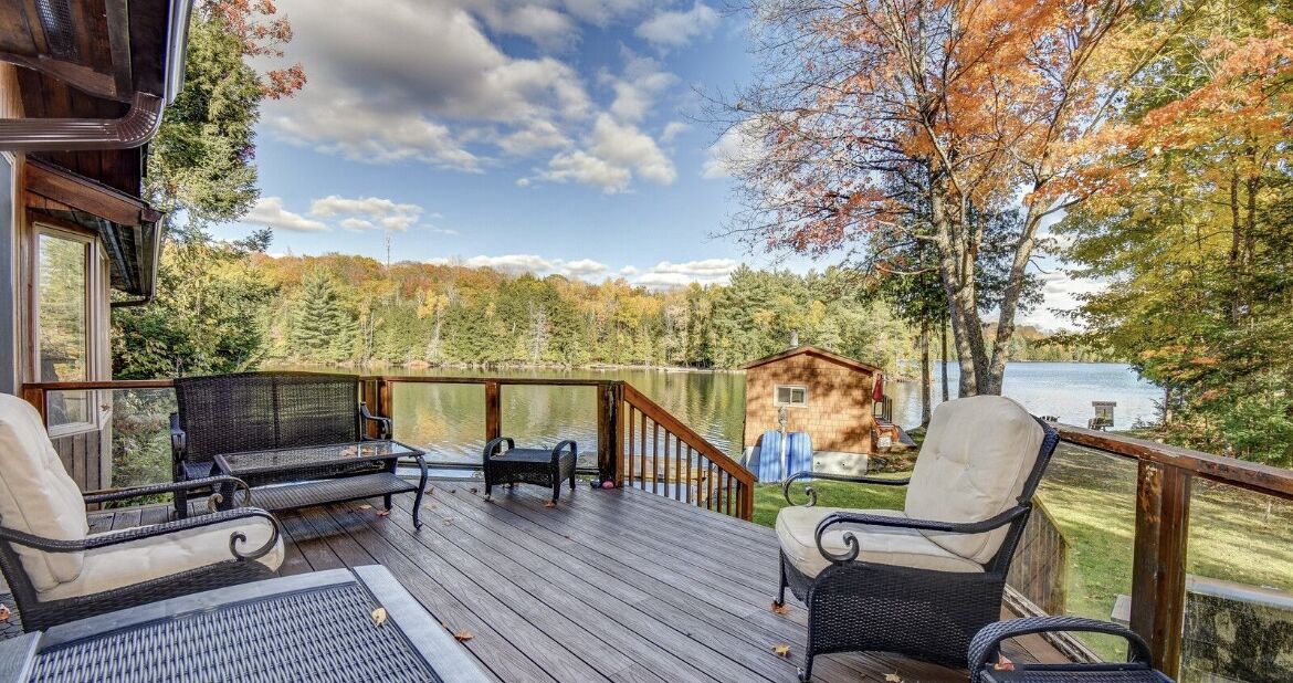 Photo of Patio Balcony in North Kawartha