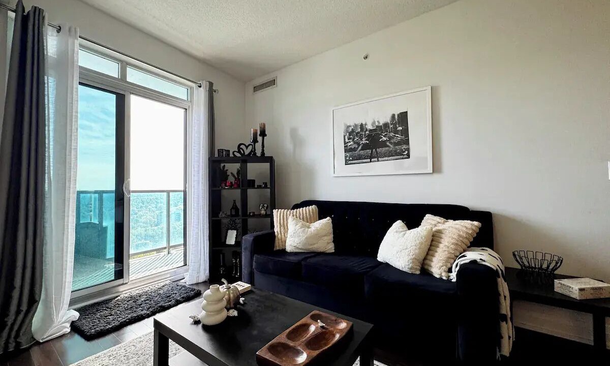 Photo of Livingroom in Thornhill