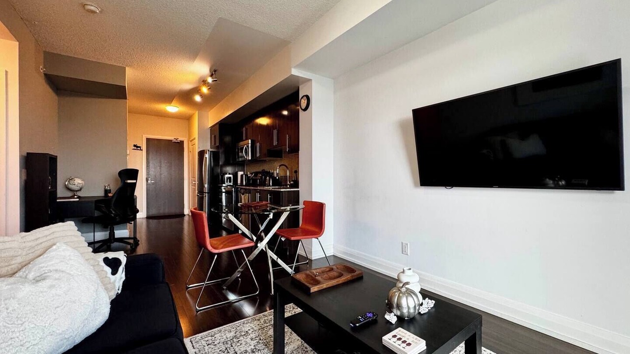 Photo of Livingroom in Thornhill