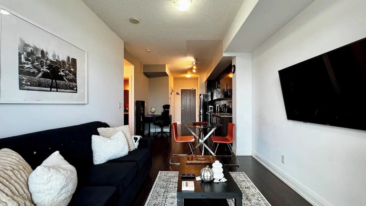 Photo of Livingroom in Thornhill