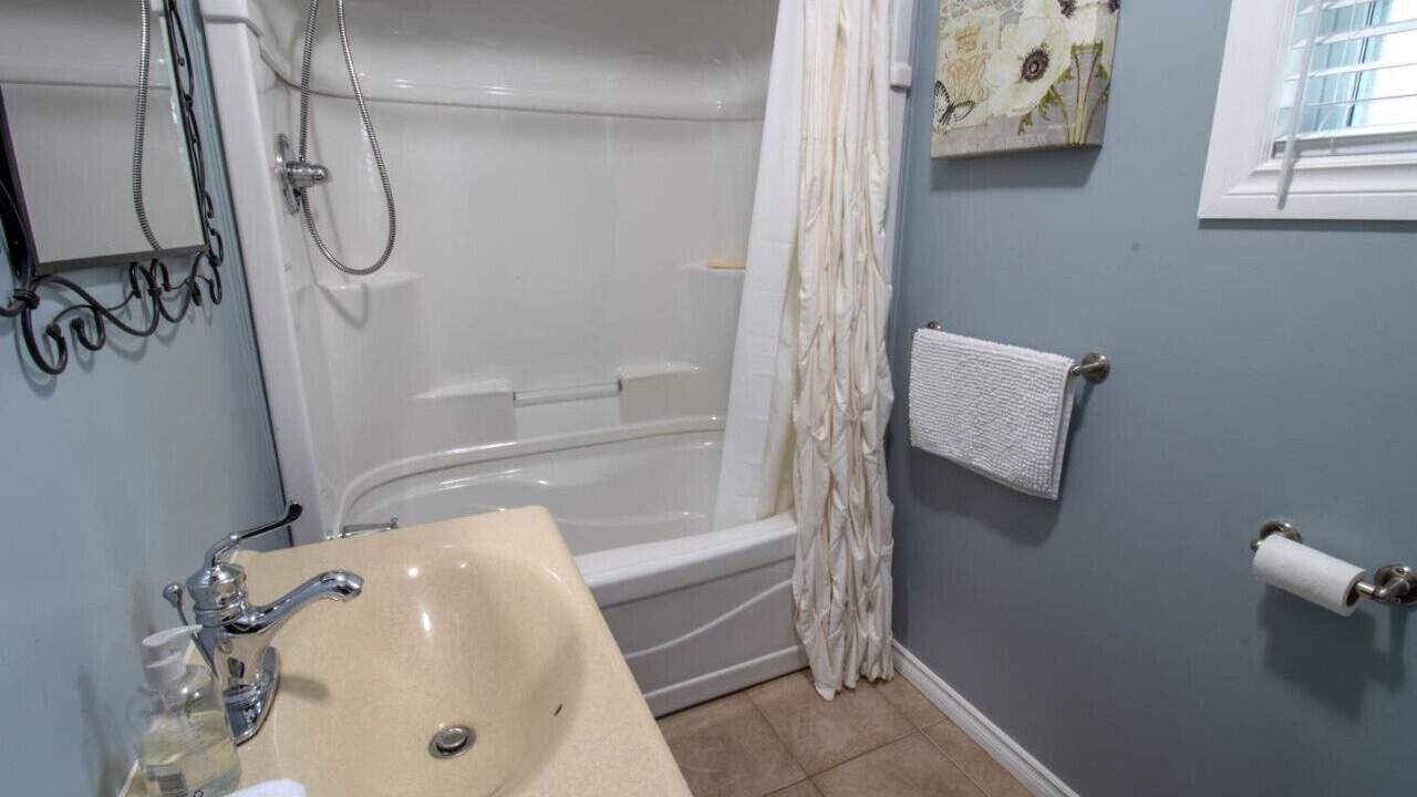Photo of Bathroom in Tay