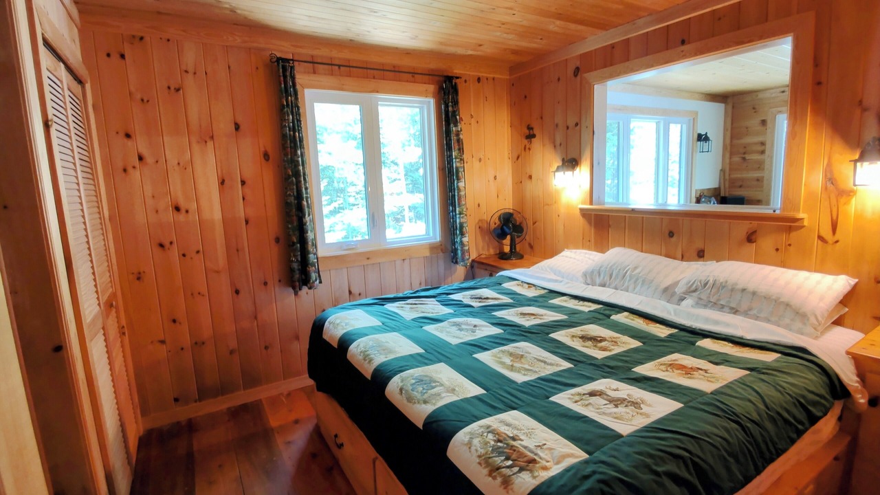 Photo of Bedroom in Aylen Lake