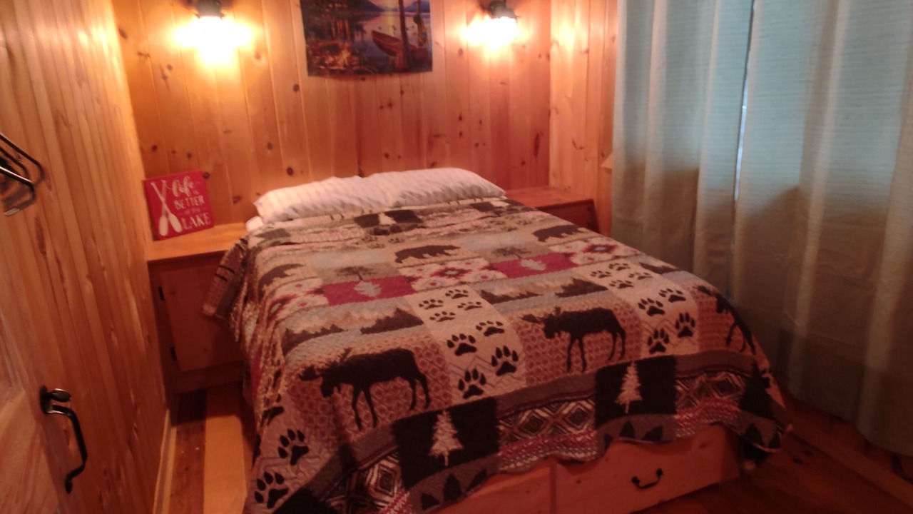 Photo of Bedroom in Aylen Lake