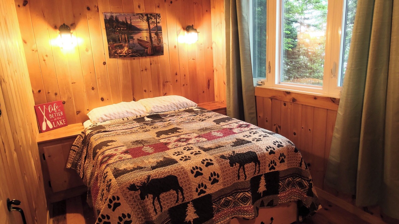 Photo of Bedroom in Aylen Lake