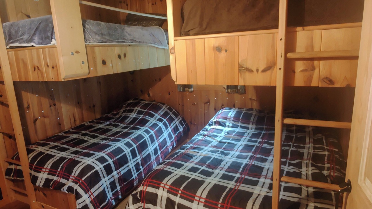 Photo of Bedroom in Aylen Lake
