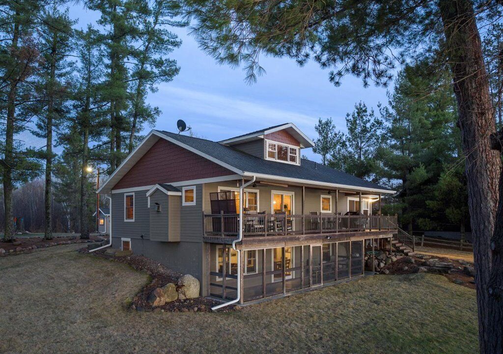 Photo of Outdoor in Emily