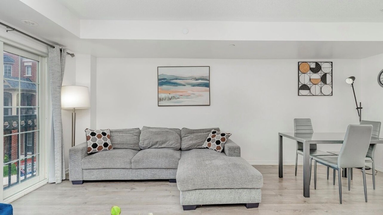 Photo of Livingroom in Durham Region
