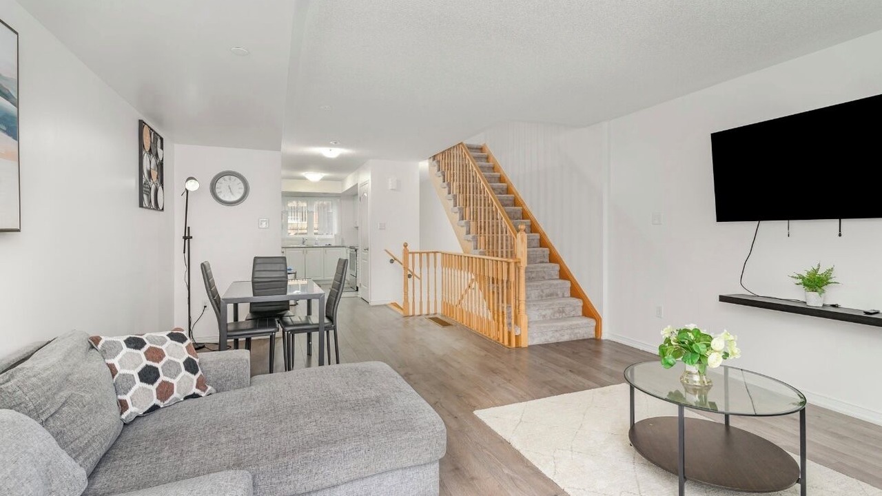 Photo of Livingroom in Durham Region