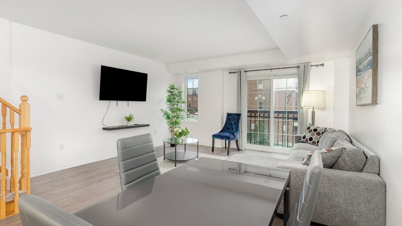 Photo of Livingroom in Durham Region