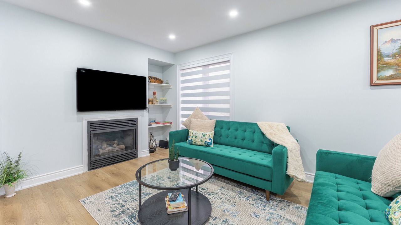 Photo of Livingroom in Halton Regional Municipality