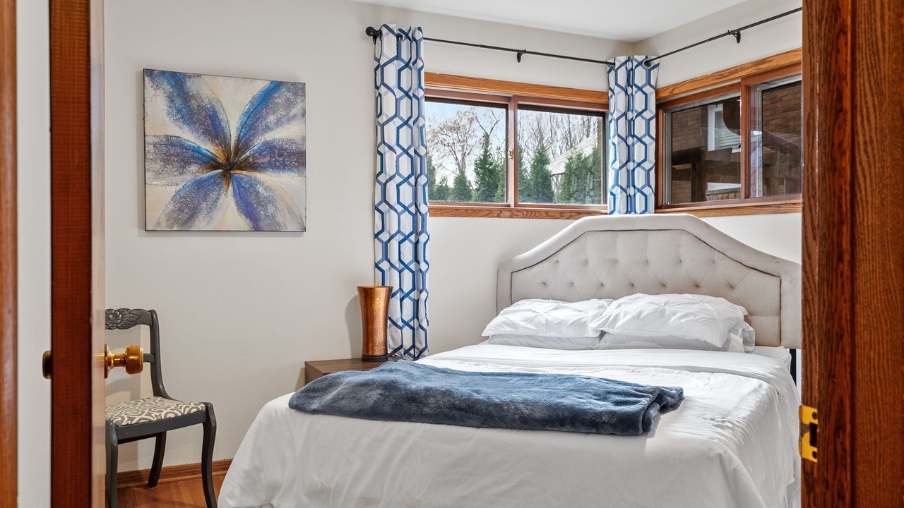 Photo of Bedroom in Summit - University