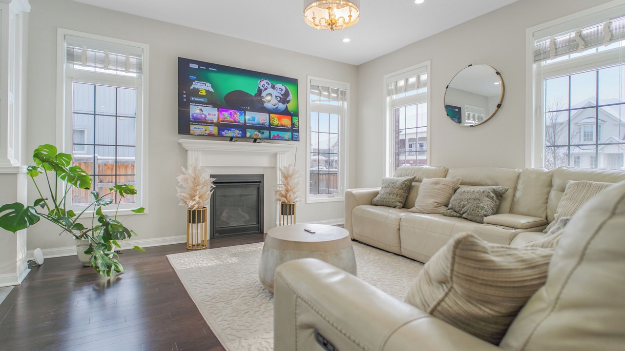 Photo of Livingroom in Bowmanville