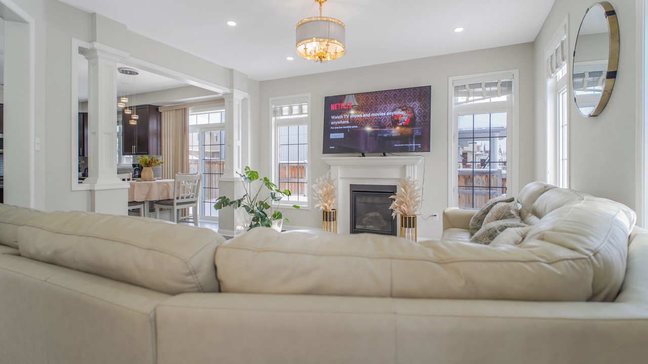 Photo of Livingroom in Bowmanville