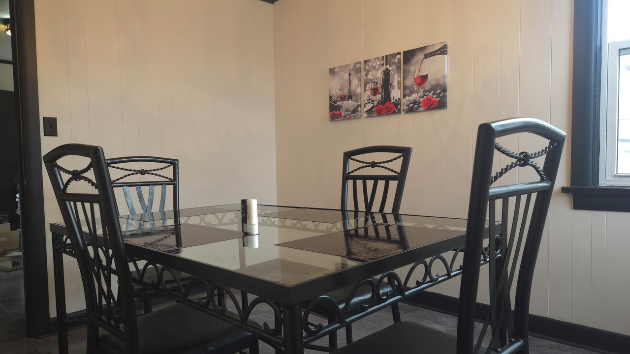 Photo of Livingroom in Rideau Heights