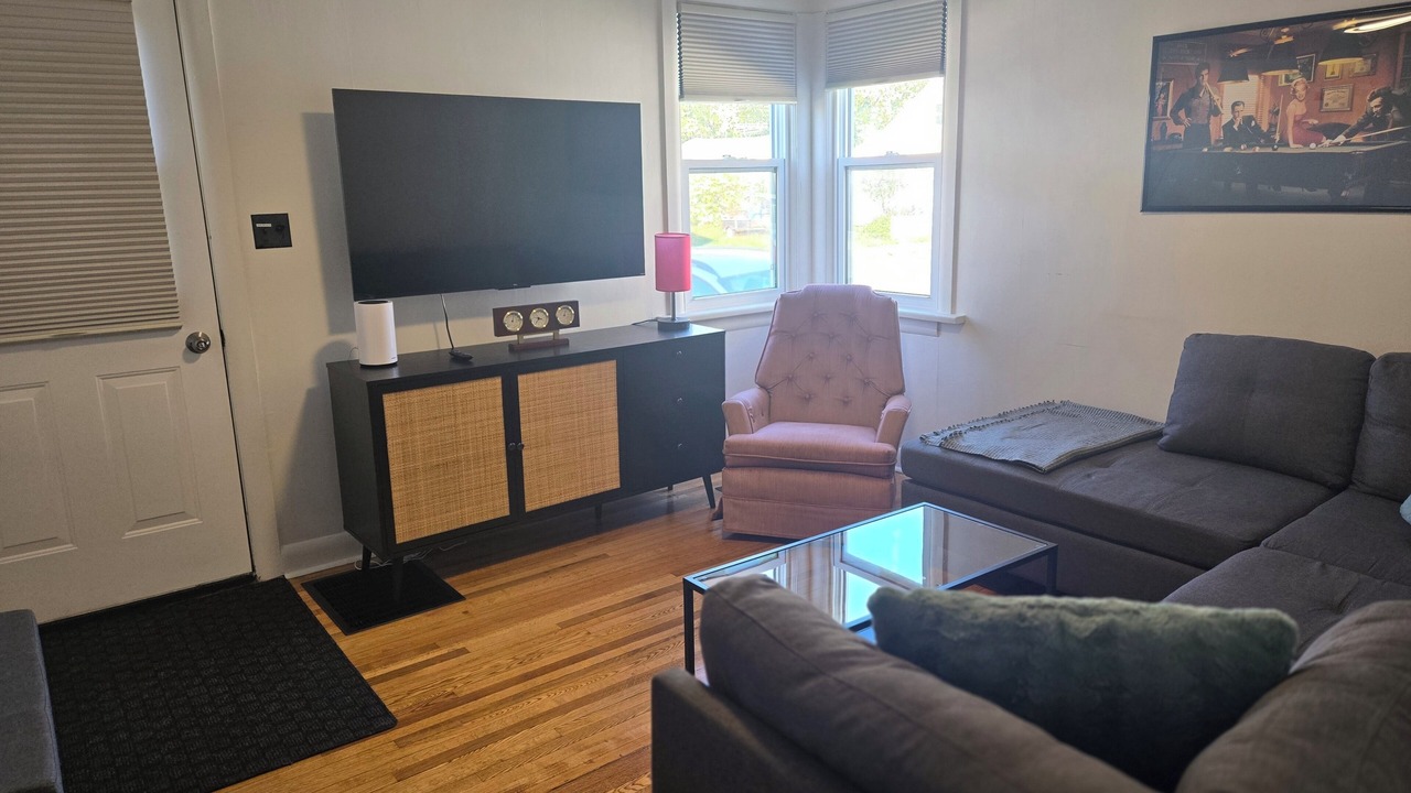 Photo of Livingroom in Rideau Heights