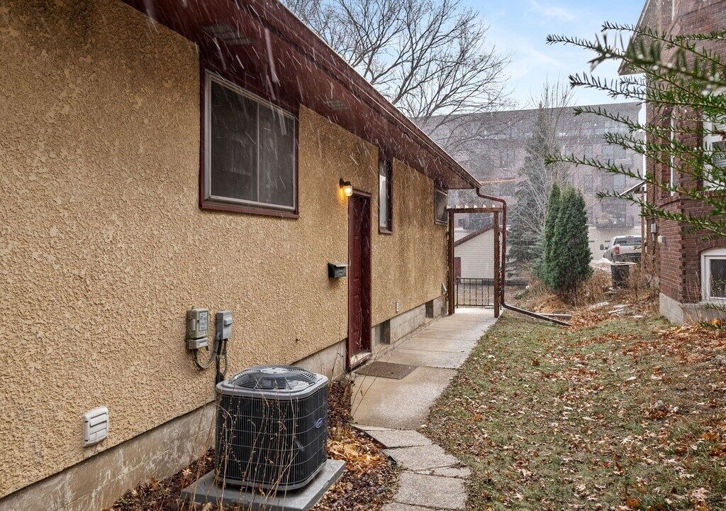 Photo of Outdoor in Summit - University