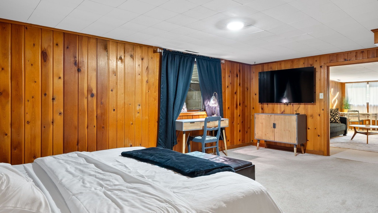 Photo of Bedroom in Summit - University