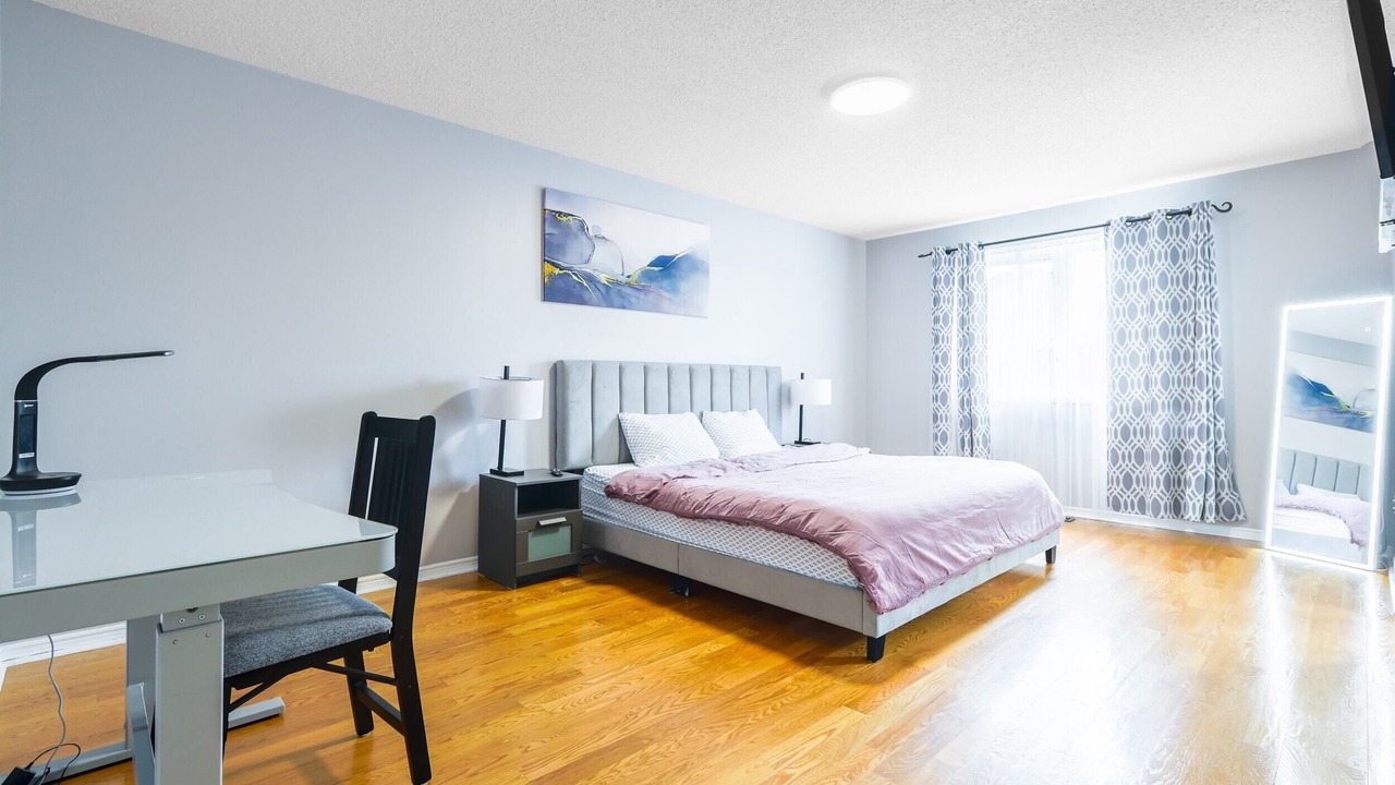 Photo of Bedroom in Thornhill
