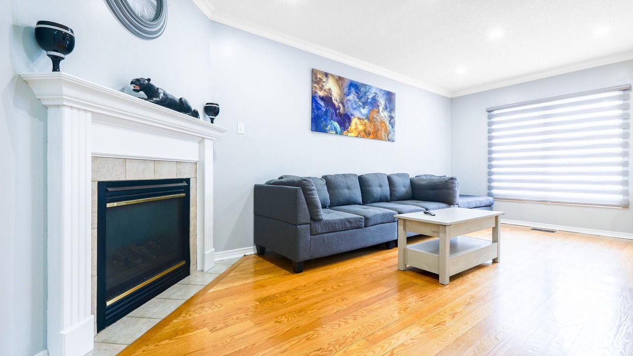Photo of Livingroom in Thornhill