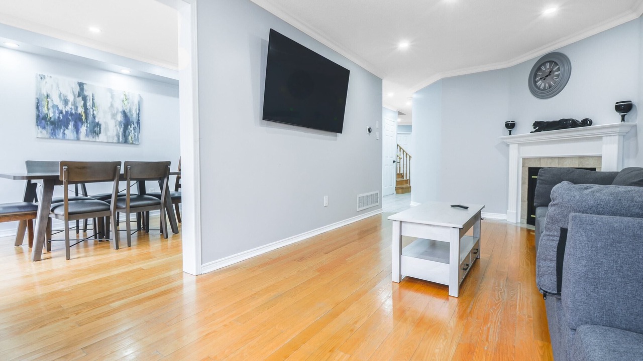 Photo of Livingroom in Thornhill