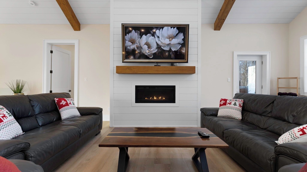 Photo of Livingroom in Lake of Bays