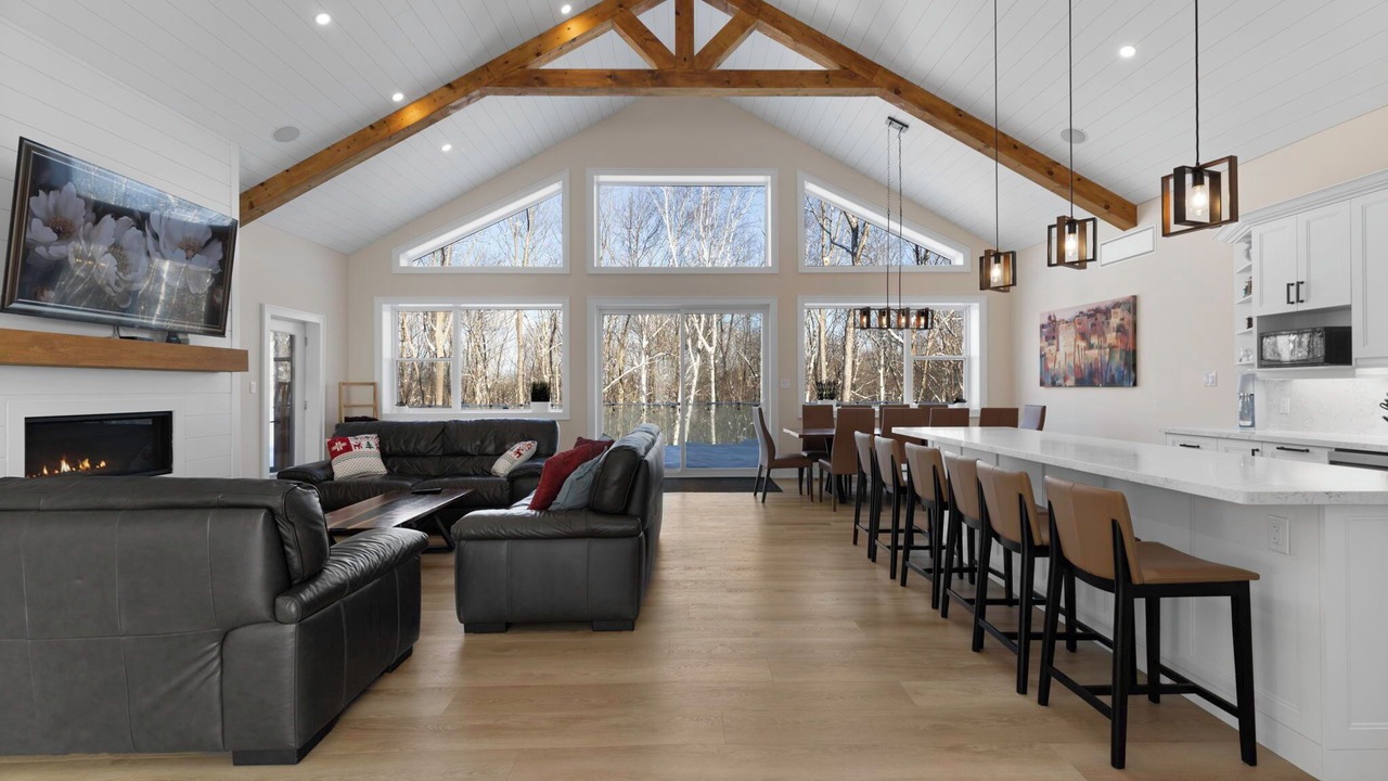 Photo of Livingroom in Lake of Bays