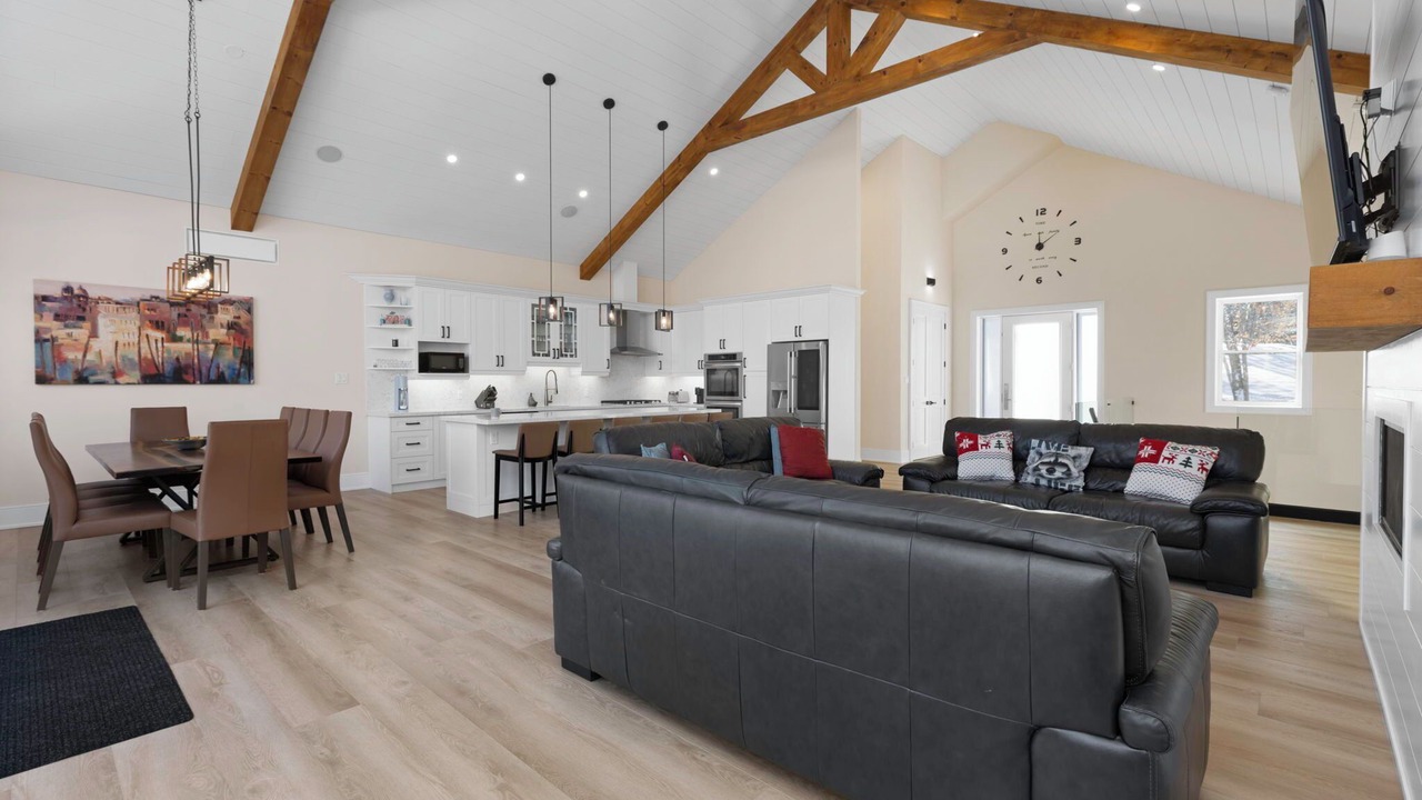 Photo of Livingroom in Lake of Bays