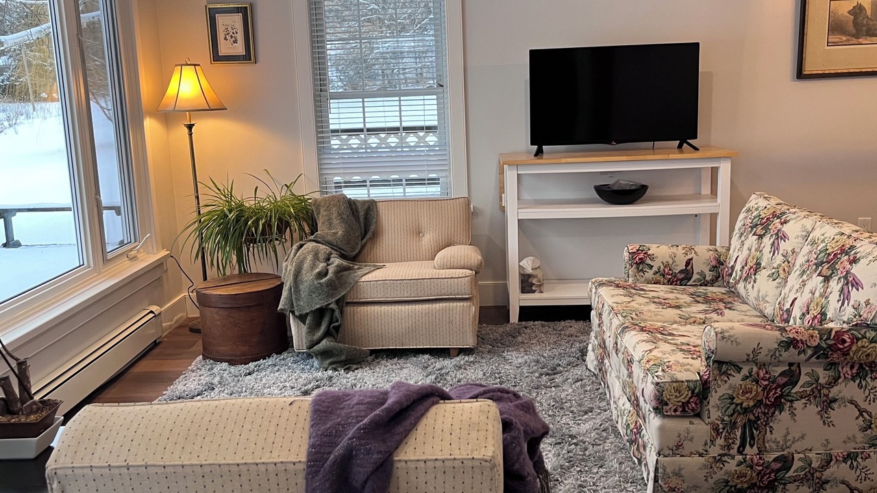 Photo of Livingroom in Quinte West